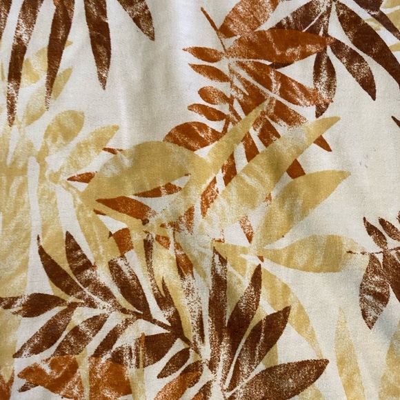 {Kim And Cami} Leaf Print Fitted Capped Sleeve U-Neck Crop Top - Picture 4 of 4